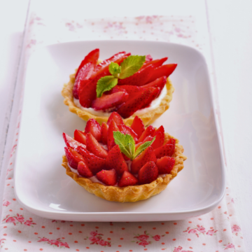 Keto Strawberry Tart with Pastry Cream - Fresas de Constanza (Sugar-Free, 8g Protein)
