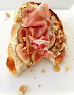 Ricotta, honey, figs and Prosciutto Tartine