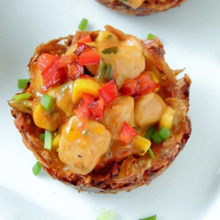 High-Protein Creamy Chicken in Cepa de Apio Baskets