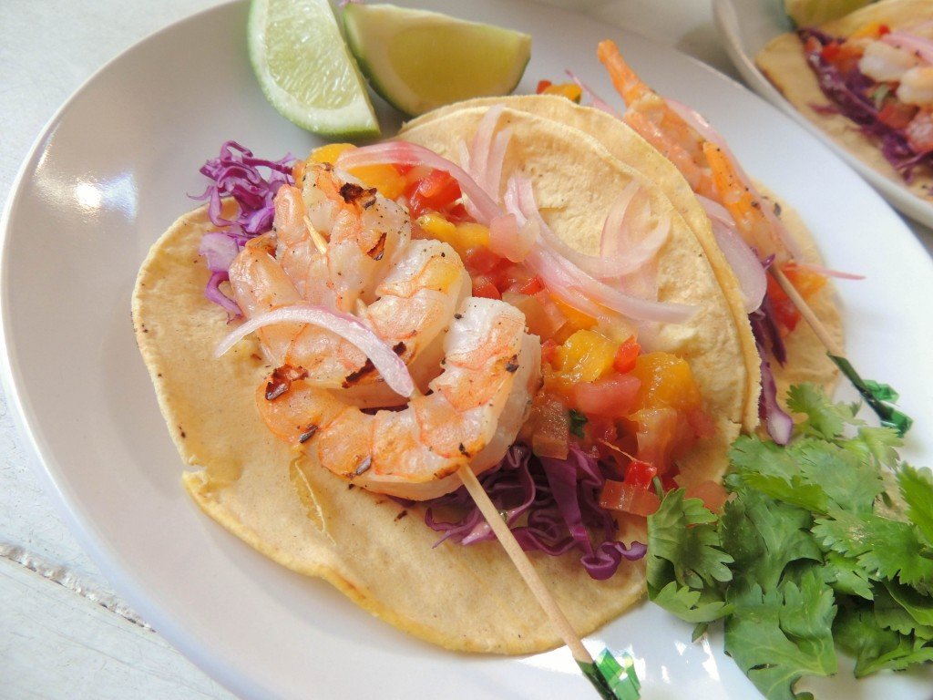 Shrimp tacos with mango salsa - The Petit Gourmet