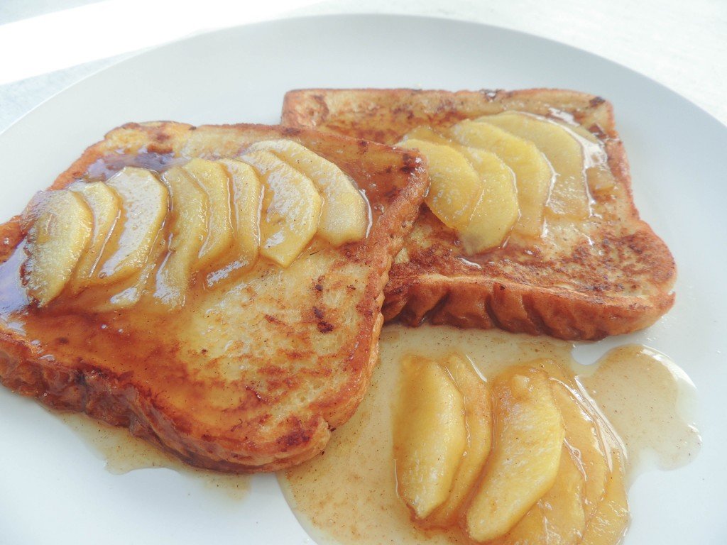 Apple cinnamon french toast - The Petit Gourmet