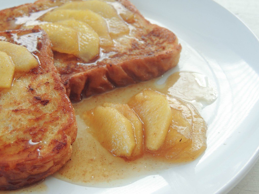 Apple cinnamon french toast - The Petit Gourmet