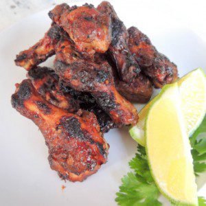 Alitas de pollo a la parrilla con pimentón ahumado y azúcar morena - The Petit Gourmet
