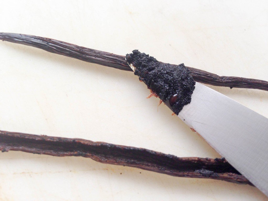 Vanilla bean Crème brûlée - The Petit Gourmet