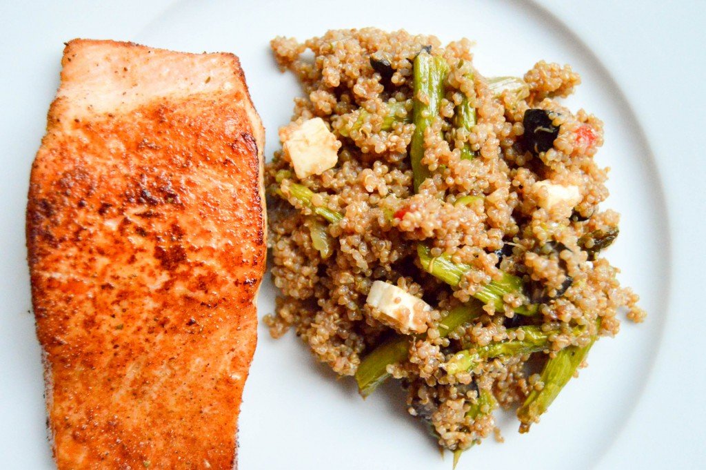 Greek Quinoa Salad - The Petit Gourmet