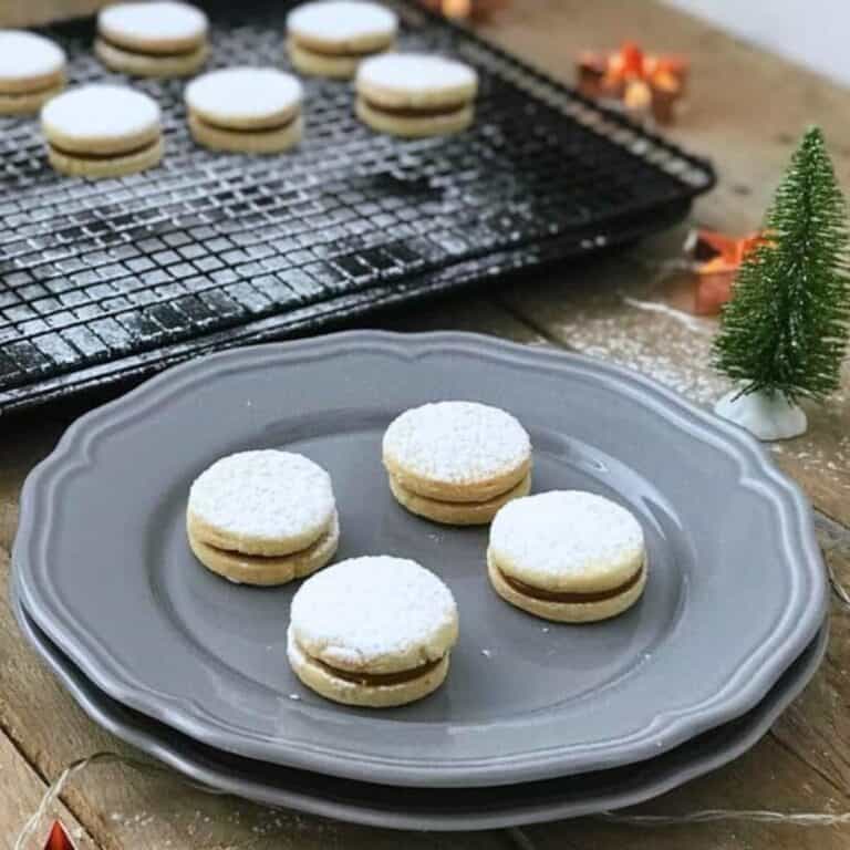 Alfajores Filled with Dulce de Leche