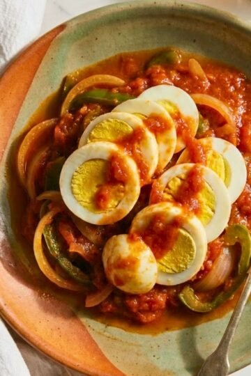 huevos guisados en escabeche | Dominican eggs escabeche | hard-boiled eggs Dominican style